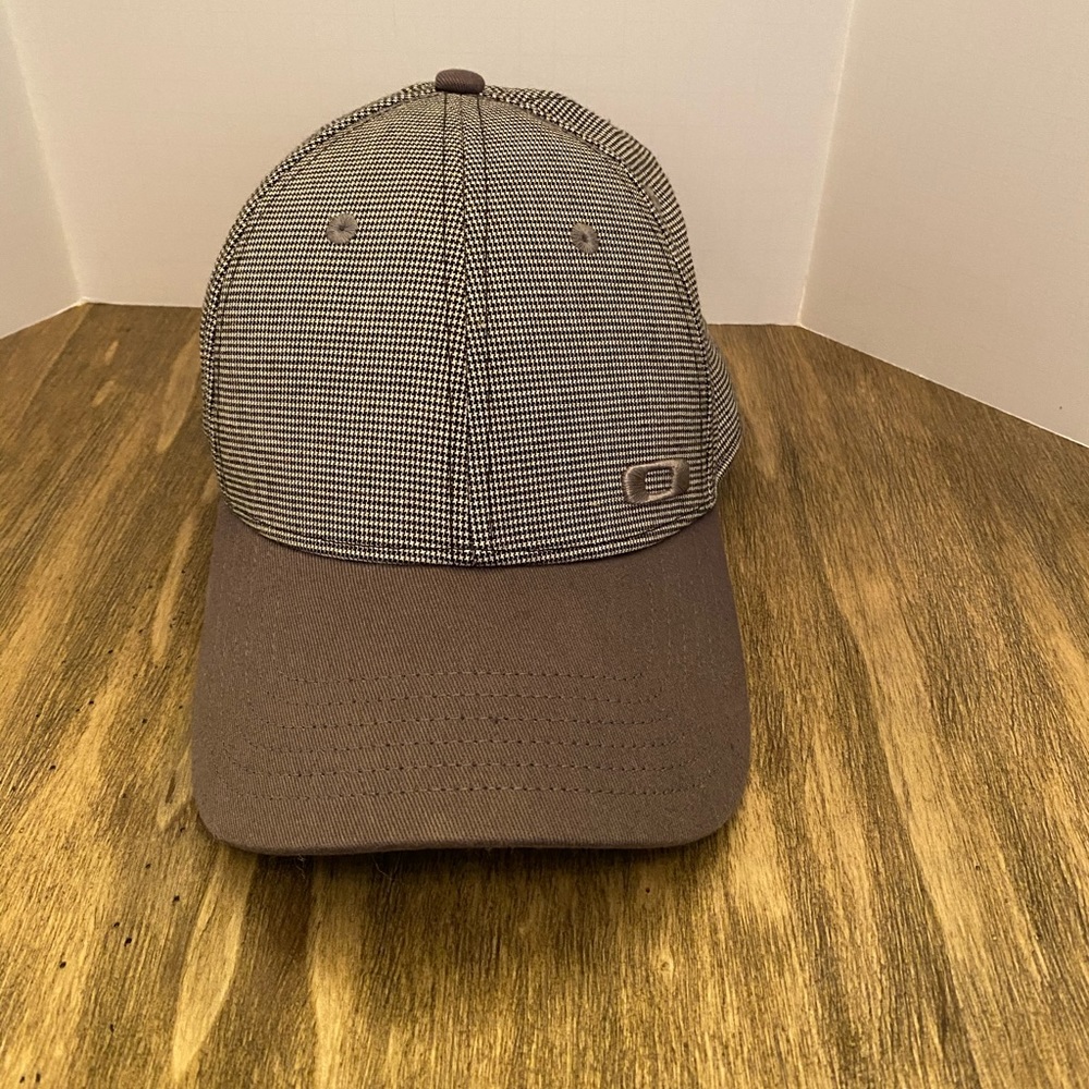 Stylish Oakley Cap